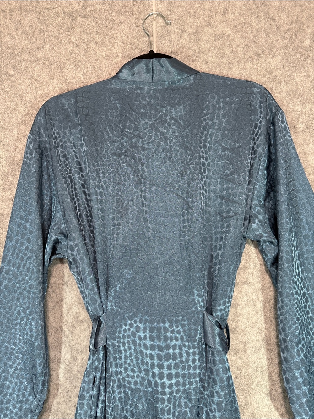 Halston Long Robe - Womens L XL - Blue Satin Patterned Sleepwear Chic Vintage - Picture 10 of 11